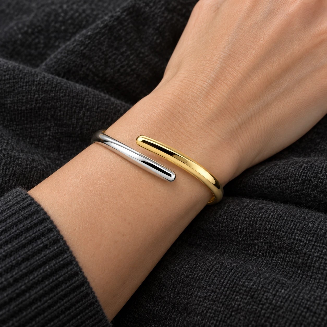 Bracelet Manchette Bypass Dualité VALDESSE, vue portée