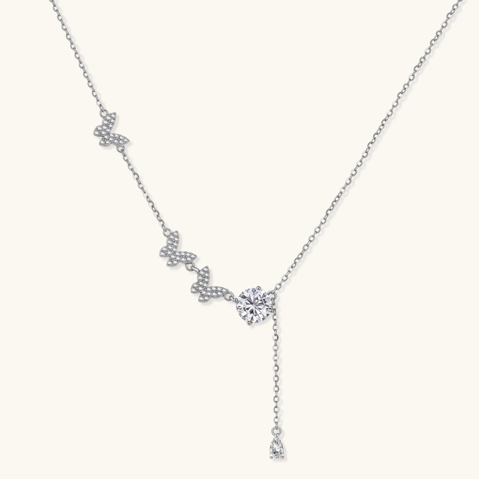 Collier Papillon Flutter Dreams, argent sterling 925 · moissanite, photographie du bijou sur fond clair