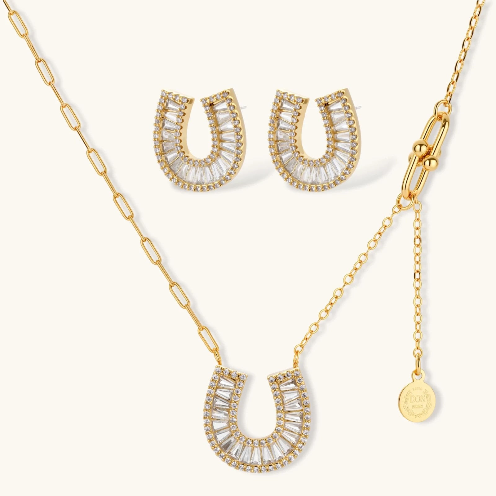 Parure Fer à Cheval, laiton doré à l’or 14 carats · oxydes de zirconium, photographie du bijou sur fond clair