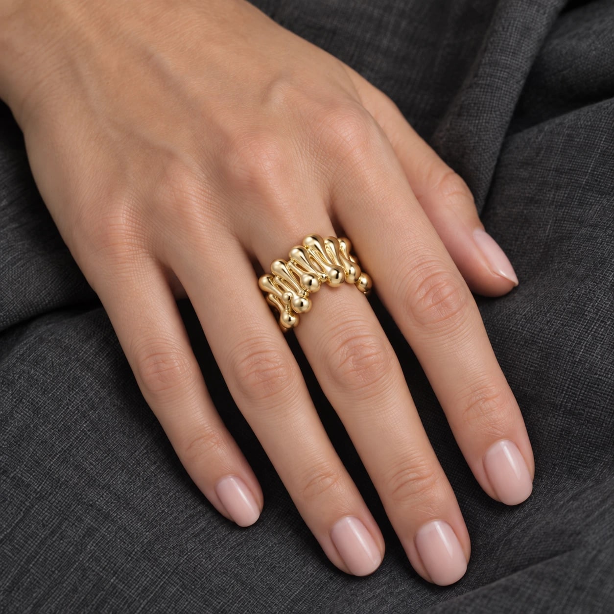 Bague Sculpture Corde Dorée VALDESSE, vue portée