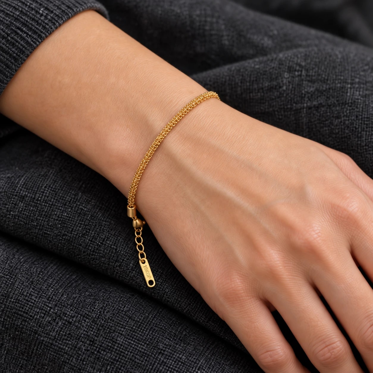 Bracelet Chaîne Golden Hour VALDESSE, vue portée