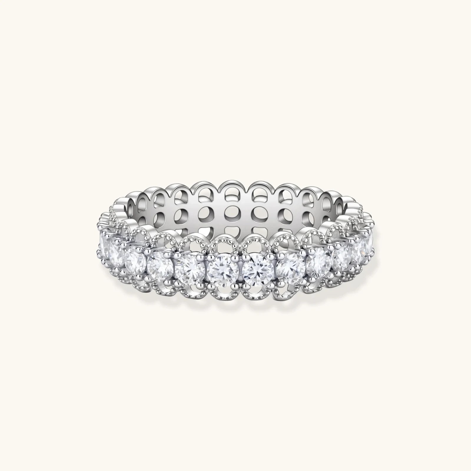 Bague Éclat Infini Moissanite, argent sterling 925 · moissanite, photographie du bijou sur fond clair