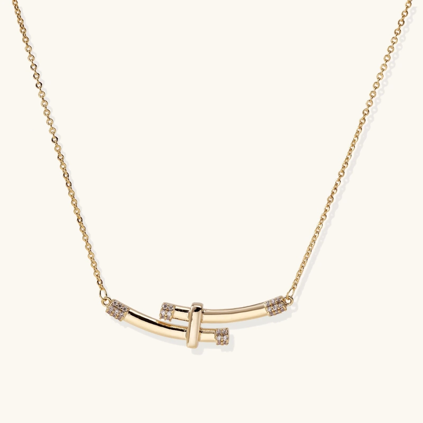 Collier Arc Cristal Bambou, laiton doré à l’or 14 carats · pierres décoratives, photographie du bijou sur fond clair
