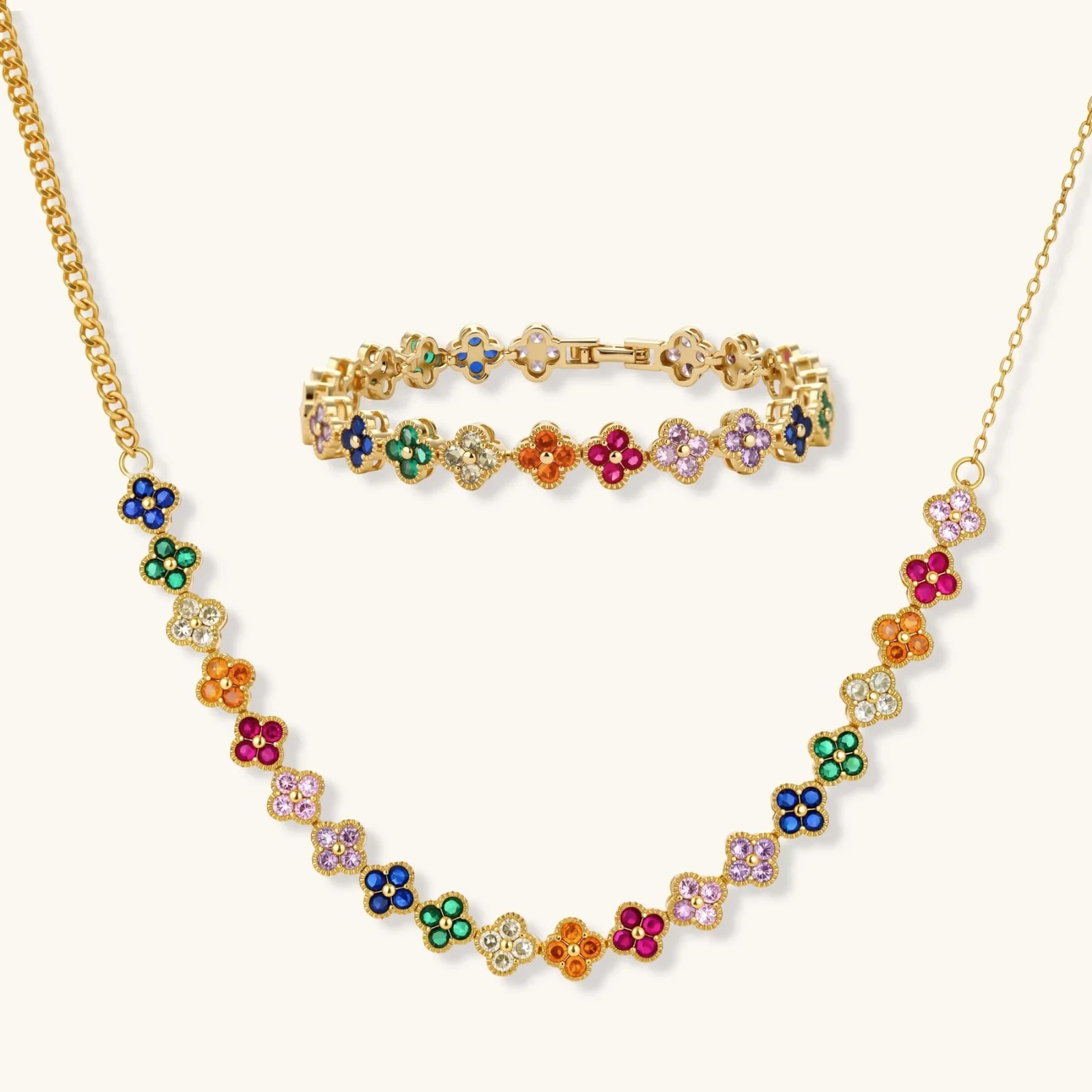 Parure Jardin Trèfle, laiton doré à l’or 14 carats · oxydes de zirconium multicolores, photographie du bijou sur fond clair